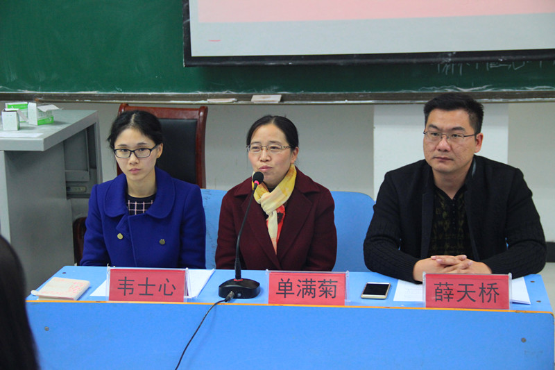 外国语学院报告新闻图.jpg 外国语学院报告新闻图.jpg