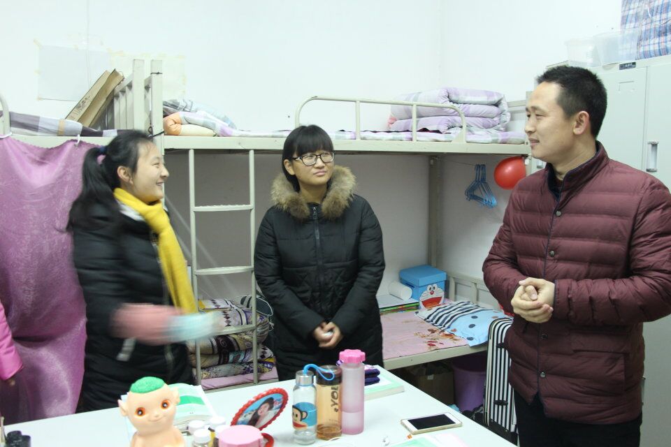宿舍慰问2.jpg